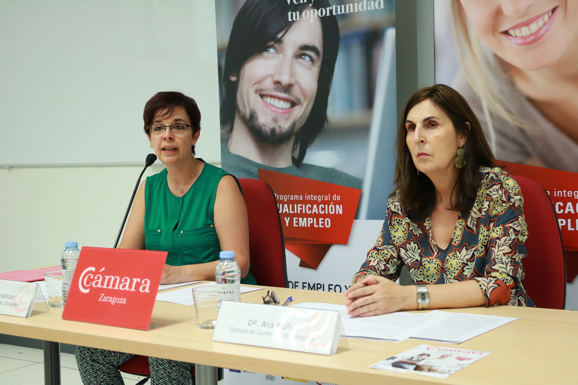 Pilar Fernández y Ana Muñoz, de Cámara Zaragoza, durante la presentación de la feria. 