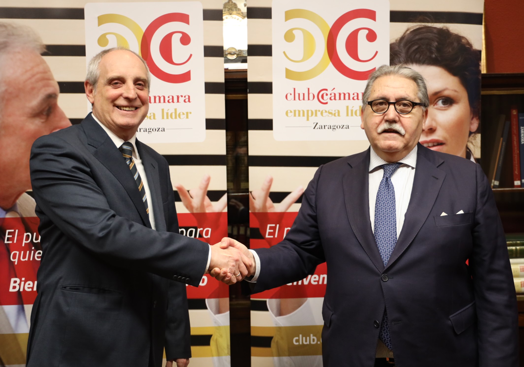 Jesús Rojas, director comercial en Aragón de Globalia Corporate Travel, tras la firmar del acuerdo de adhesión con Manuel Teruel, presidente de Cámara Zaragoza.