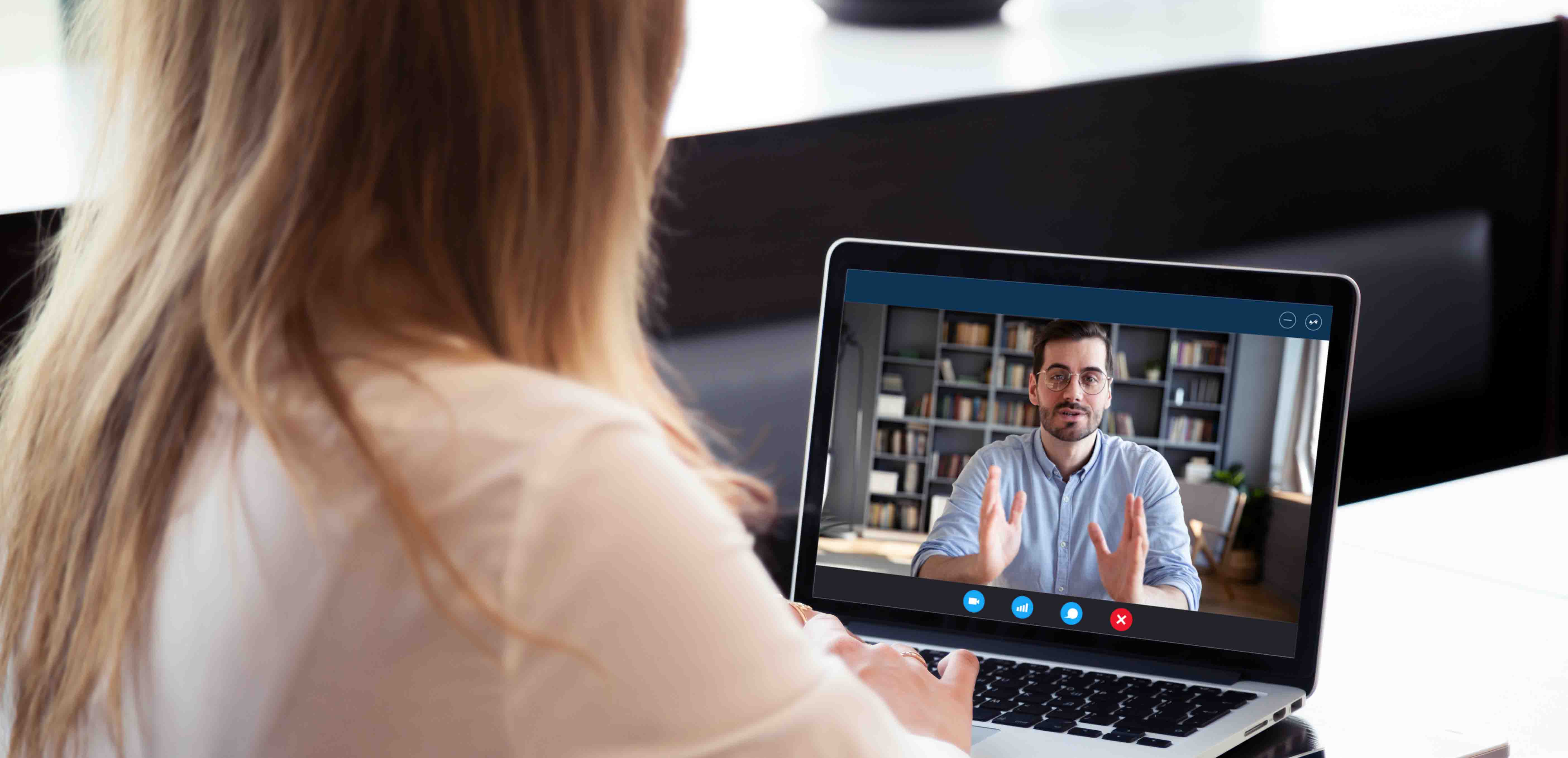 Employer listen applicant during job interview using webcam and