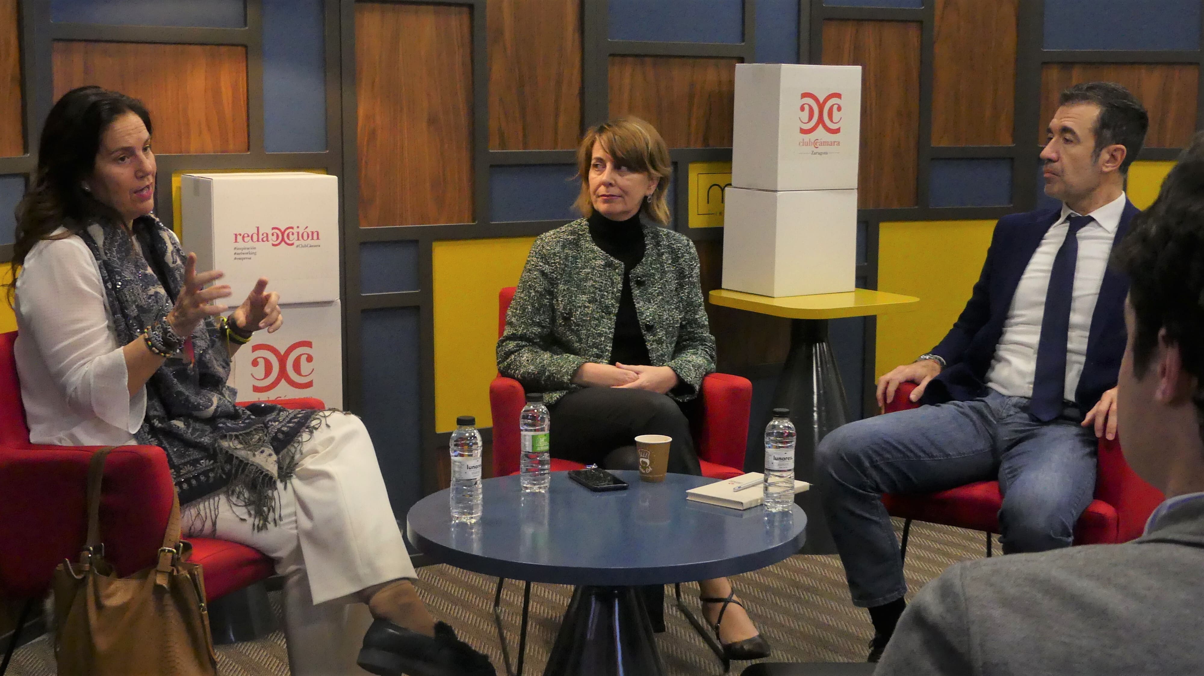 Elena Monge y Alicia Rodrigo junto a Miguel Ángel Martínez en el Very Welcome de Club Cámara