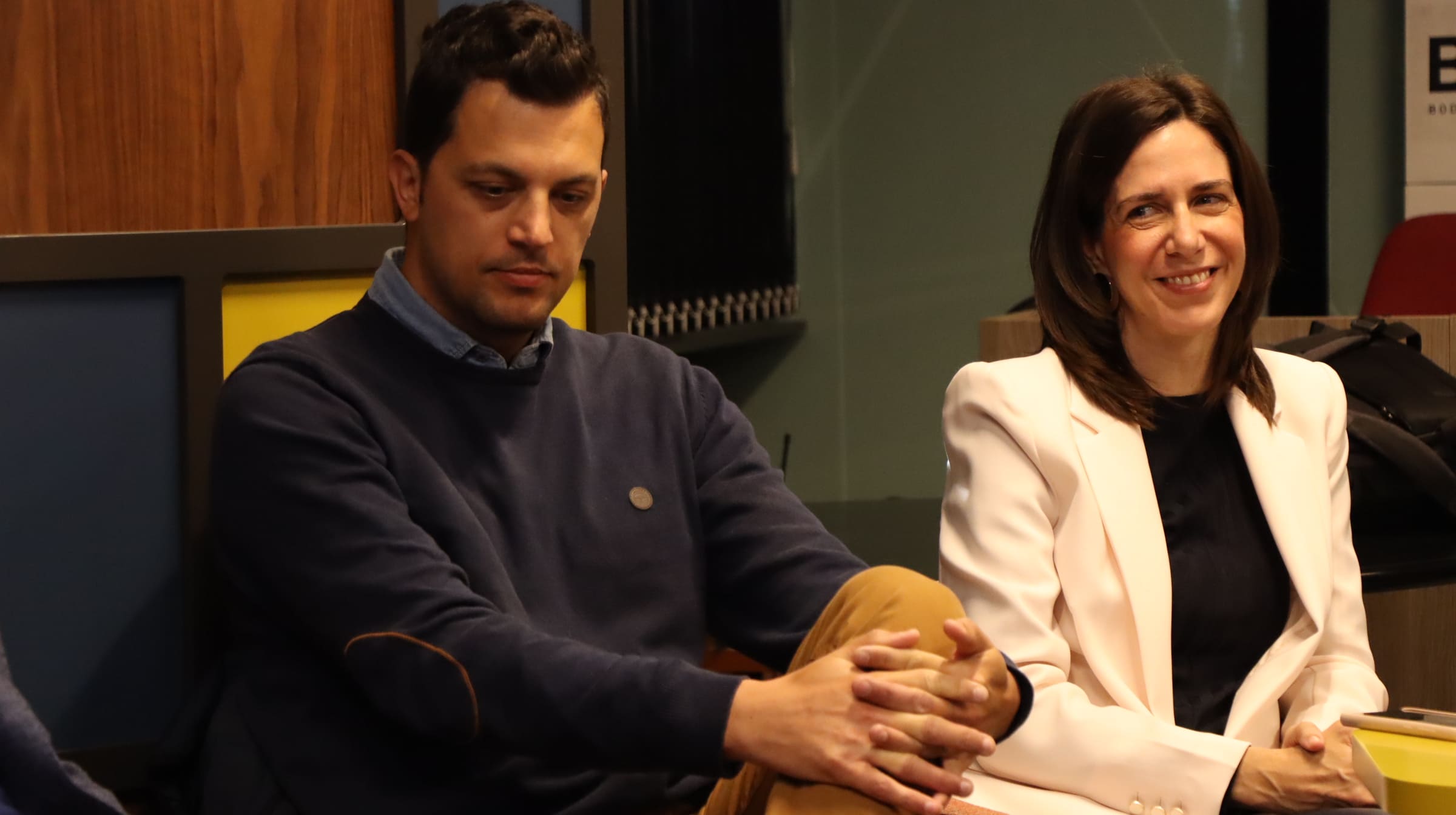 Bastien Piombini junto a la representante de Caja Rural de Aragón en el desayuno internacional sobre las oportunidades de mercado en áfrica occidental