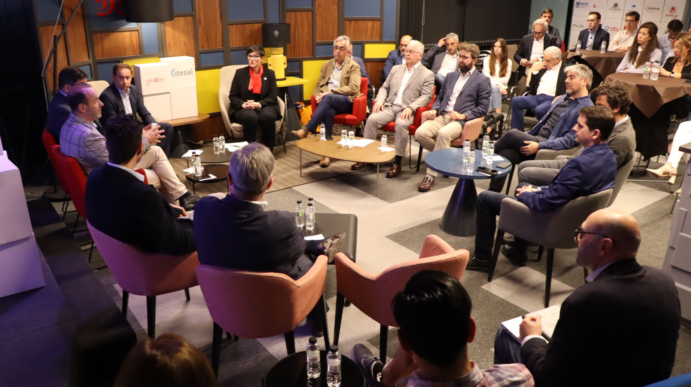 Imagen de asistentes al Foro de Edificación Sostenible organizado por Club Cámara e ITESAL