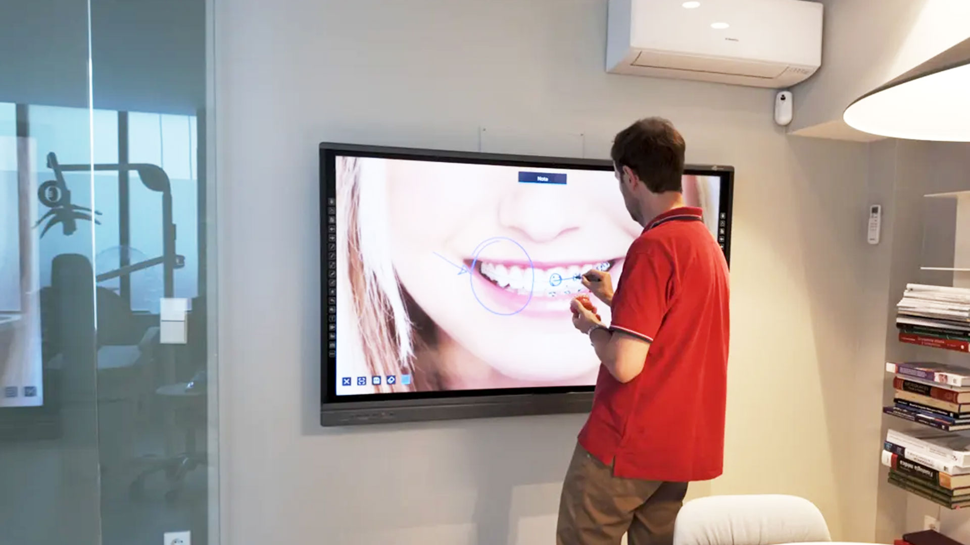 proyecto-sti-clinica-dental-loscos-pantalla-digital-interactiva-multiclass-touch-screen